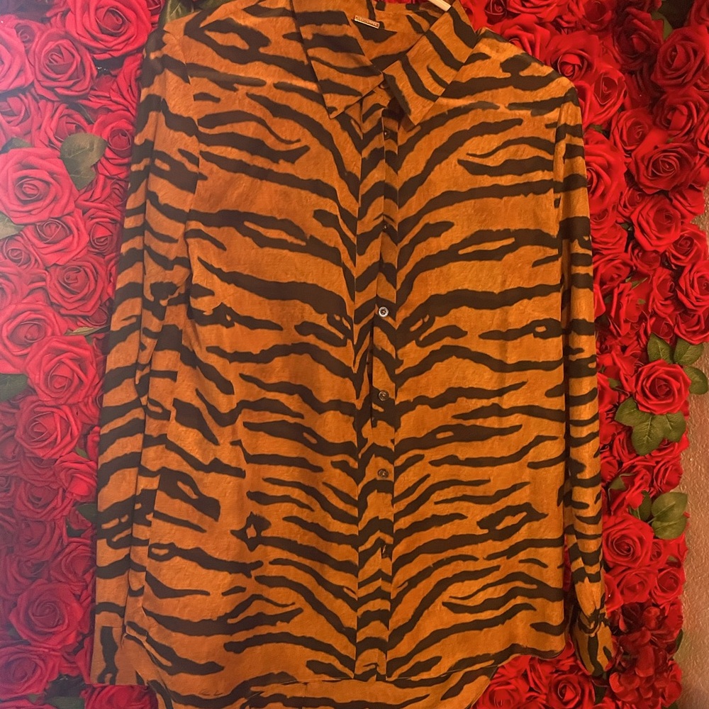ADAM LIPPES TIGER PRINT BUTTON DOWN